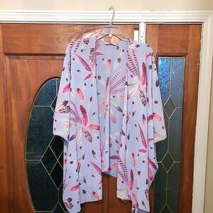 Buddy Love kimono with a vibrant feather print oversized M/L